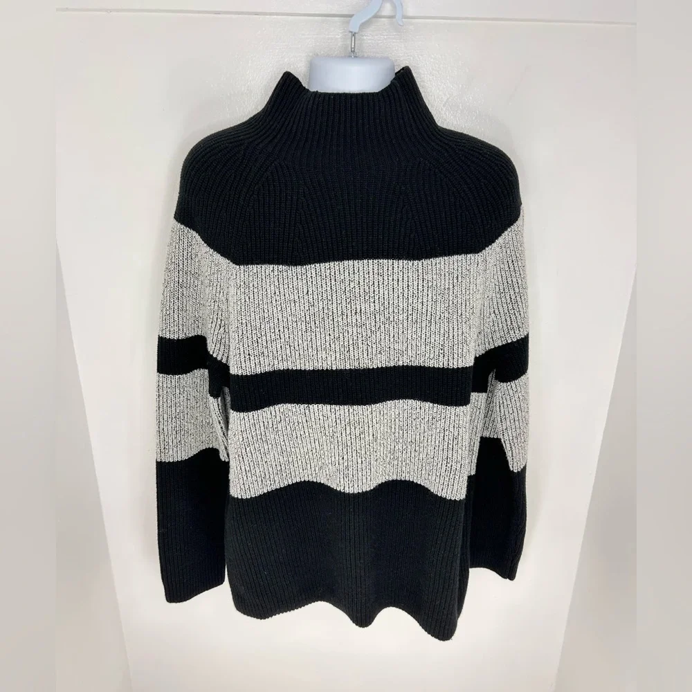 Banana Republic Italian Merino‎ Blend Chest Stripe Sweater Size Large Black Gray